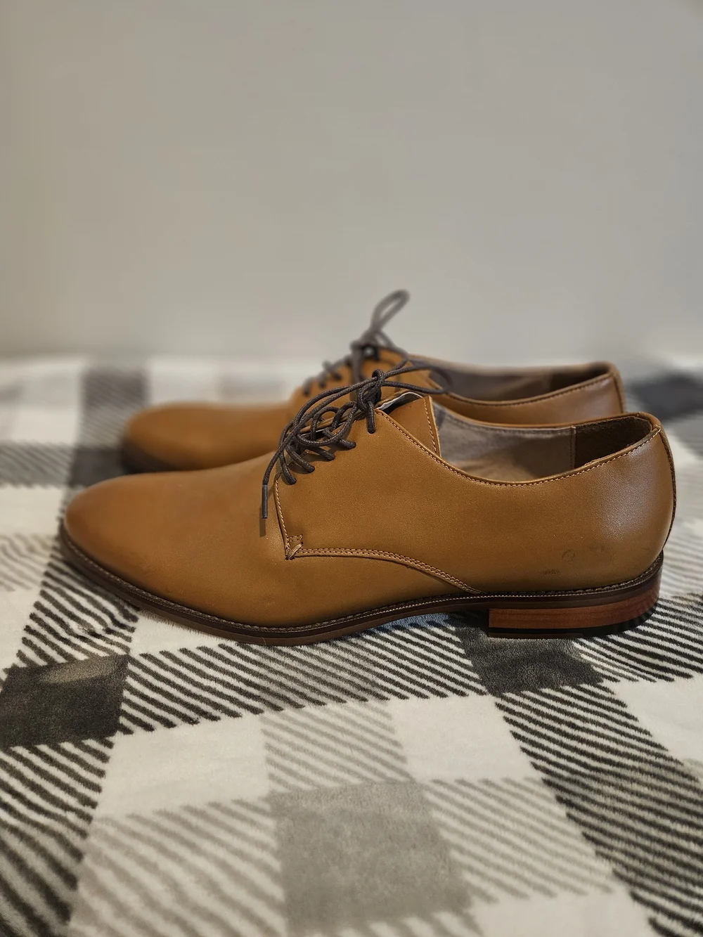 Banana Republic Tan Leather Derby Shoes